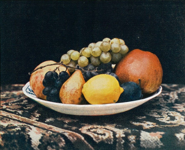 Plate with fruits